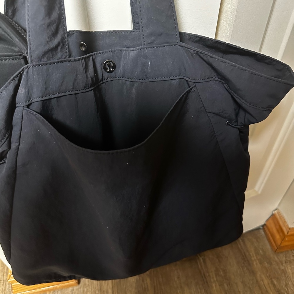 Lululemon tote bag and cosmetics case